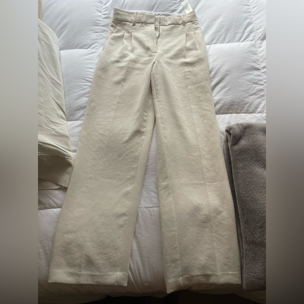 Aritzia Effortless Pant light birch (4)